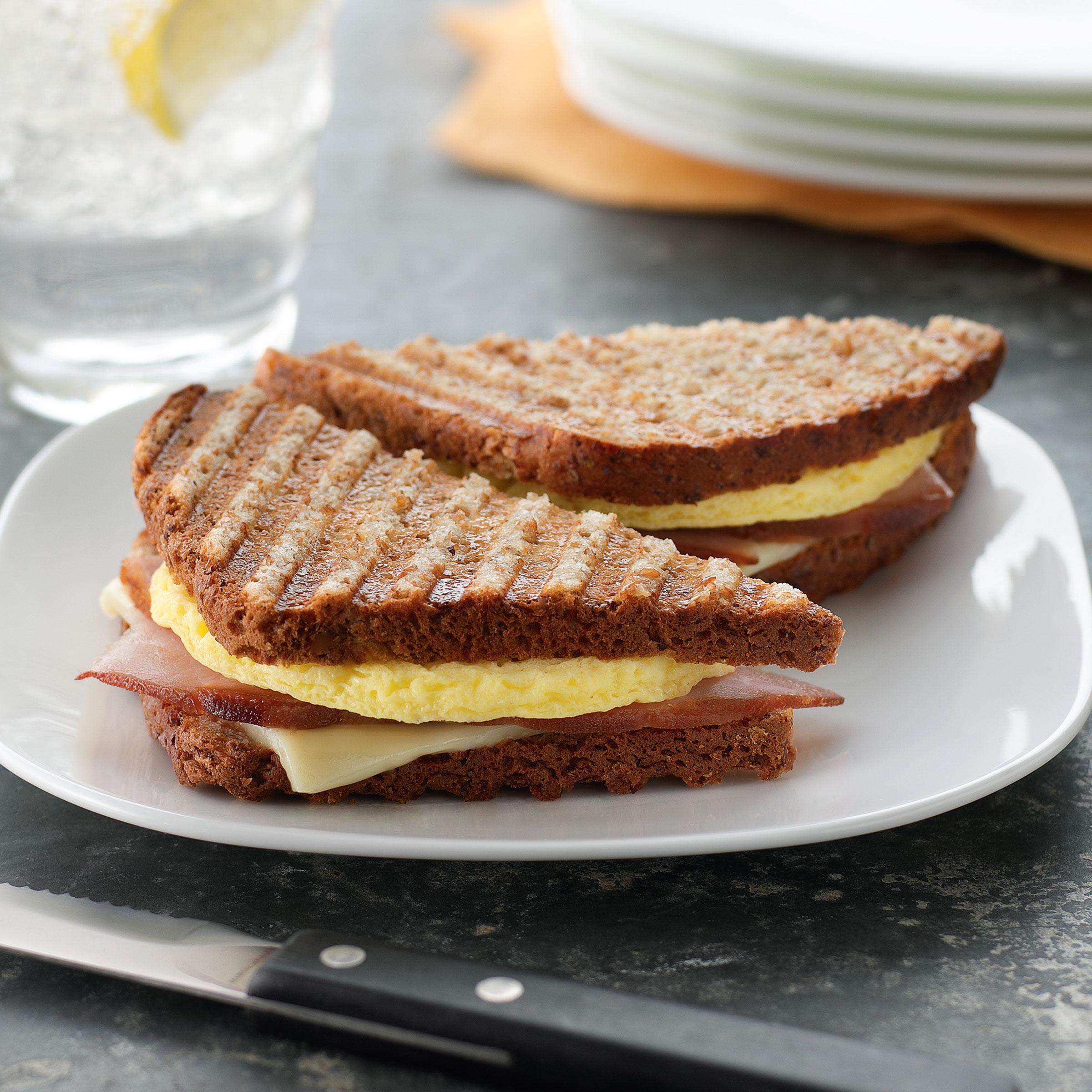Papetti's® Fully-Cooked 4.5'' Round Scrambled Egg Patties with Slight-to-Medium Browning, 140/3.0 oz